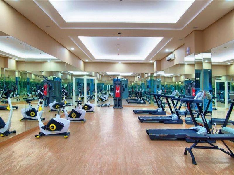 Golden Tulip Essential Makassar Hotel Kültér fotó